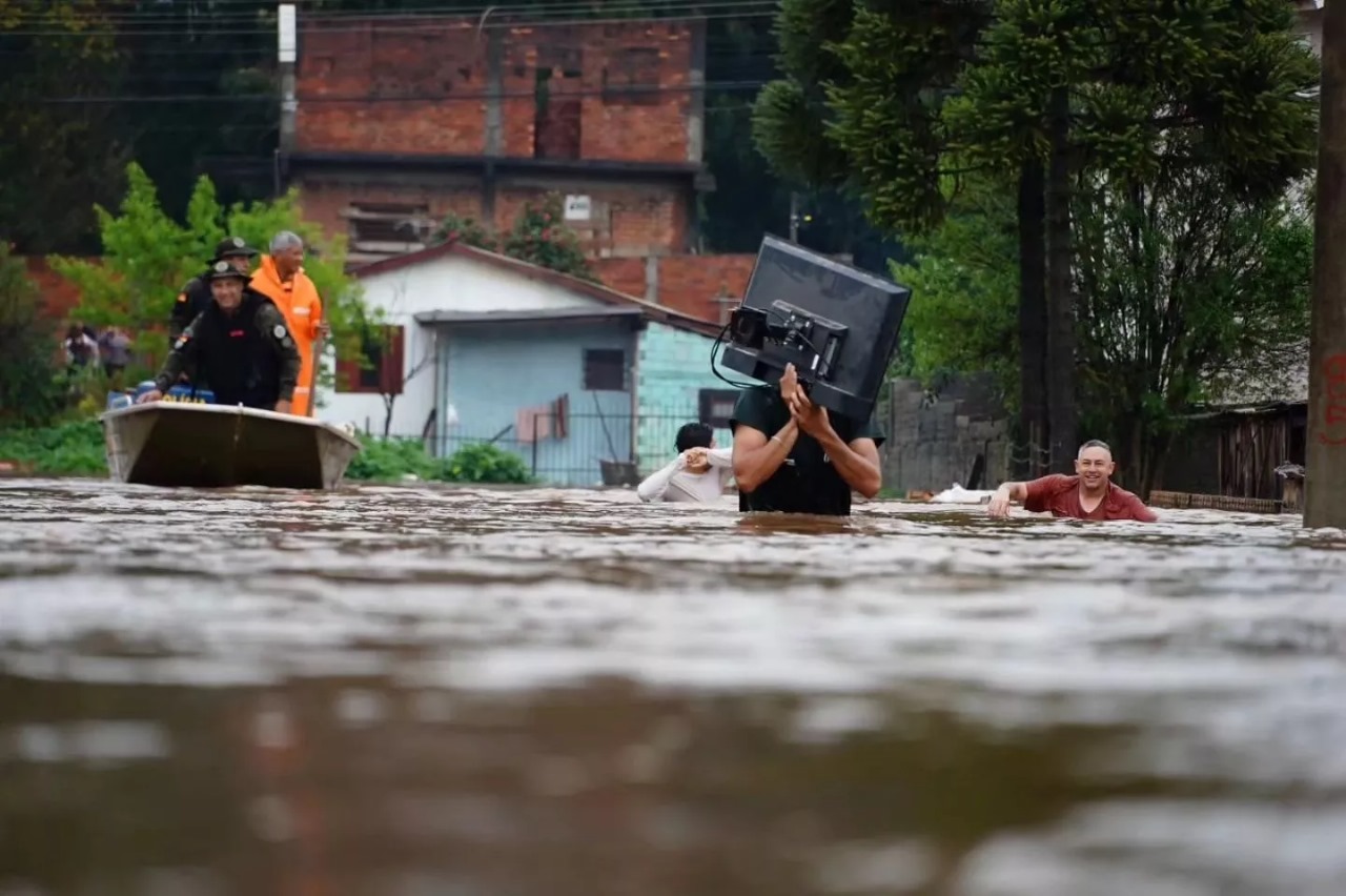 A combinação climática que está secando os rios da Amazônia - BBC News  Brasil