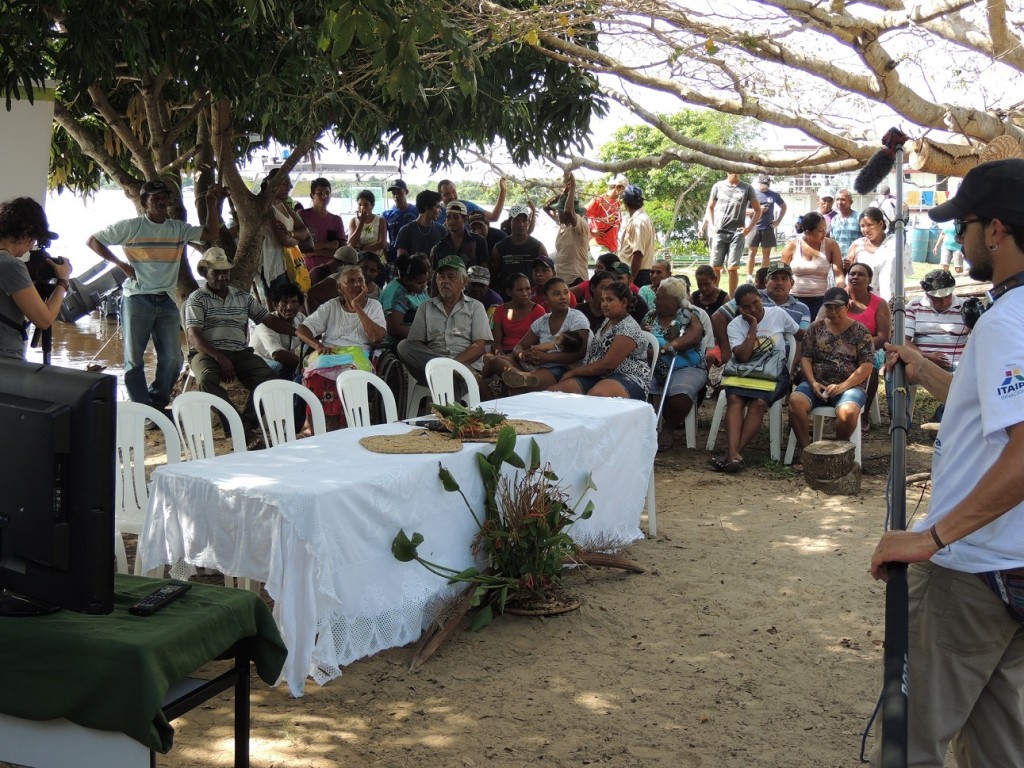 Audiência pública com a comunidade da Barra do rio São Lourenço (2015).