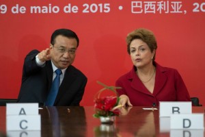 O primeiro-ministro da China, Li Keqiang, com a presidenta Dilma Rousseff, no Palácio do Planalto. (Foto: Marcelo Camargo/Agência Brasil)
