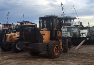 Foram embarcados diversas máquinas e equipamentos com destino ao Paiaguás, região do Pantanal, em MS (Foto: Divulgação)