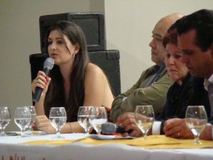 Silvia Santana, assessora técnica da Ecoa durante audiência pública sobre a instalação de Pequenas Centrais Hidroelétricas na Bacia do Rio Taquari e seus afluentes no Pantanal de Mato Grosso do Sul, envolvendo o rio Taqu