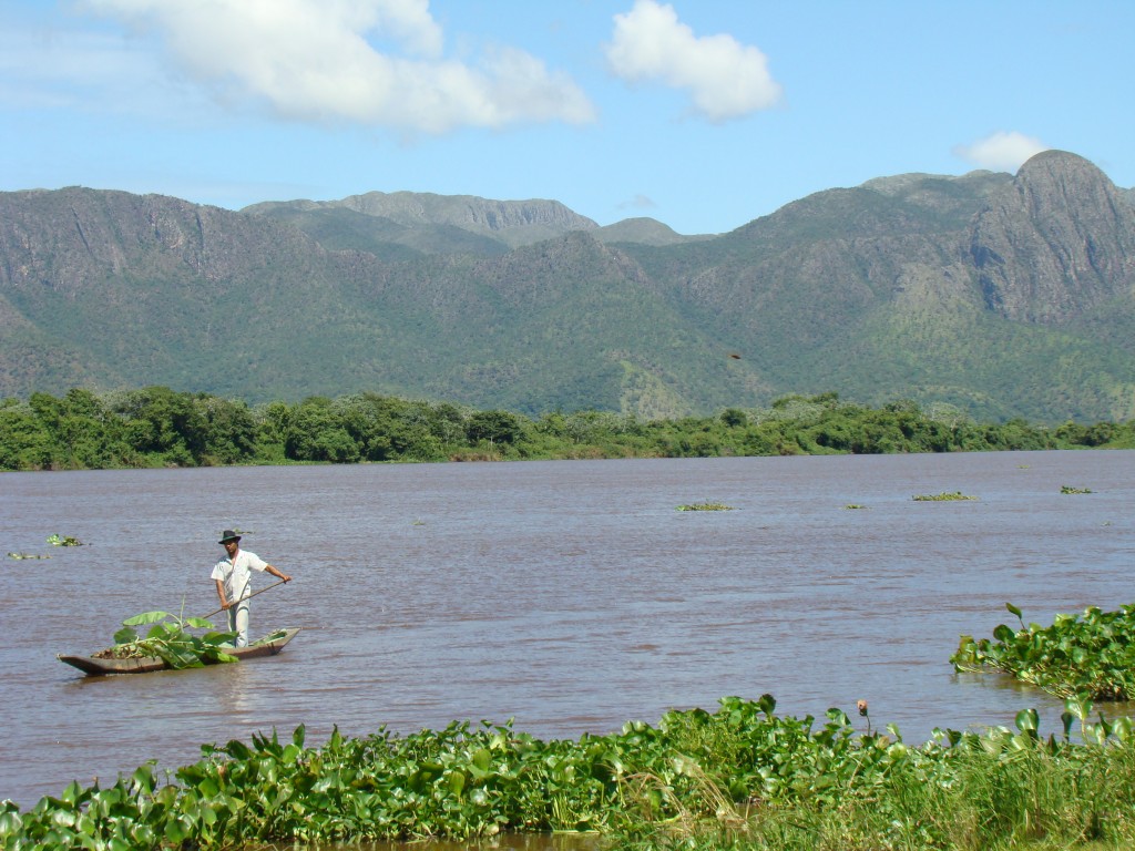 Pescador Artesanal na região da Serra do Amolar.MS - 2007