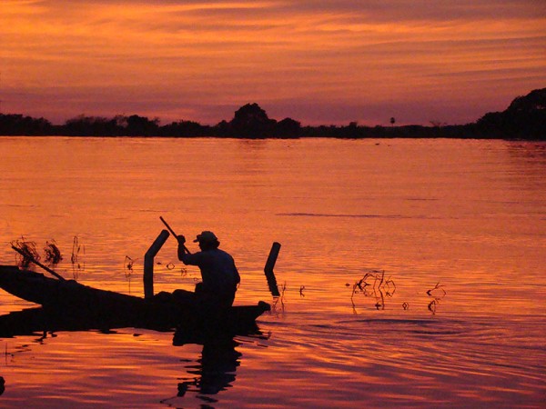 Pescador e Rio Paraguai