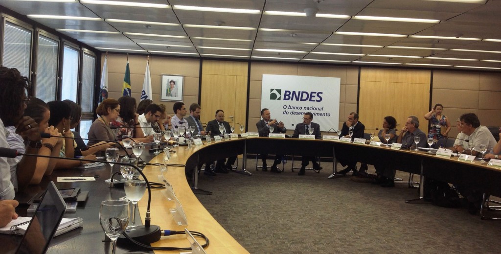 Reunião do Fórum de Diálogo e Sociedade Civil na sede do BNDES