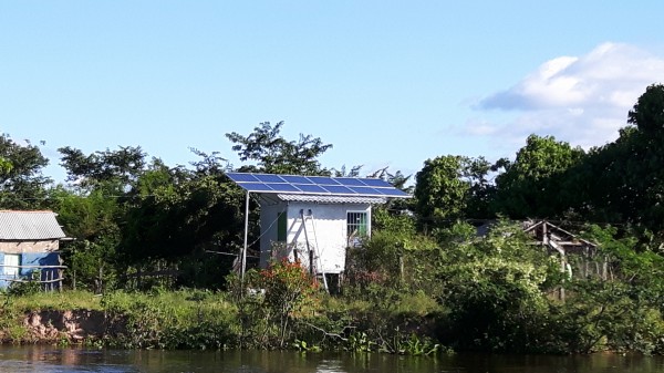 Usina solar em comunidade no Pantanal (Foto: Álvaro Júnior)